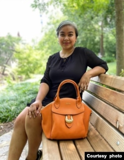 Dewi Maya, diaspora Indonesia perancang tas kulit di AS.