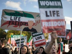 Ribuan Orang di Berlin Demo Aksi Solidaritas Terhadap Perempuan Iran  