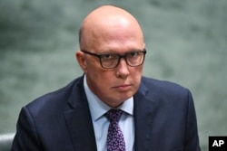 Pemimpin oposisi Australia Peter Dutton duduk di dewan perwakilan selama waktu tanya jawab di Gedung Parlemen di Canberra, Kamis, 15 Juni 2023. (Lukas Coch/AAP melalui AP)