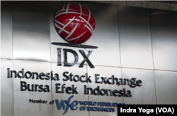 Kinerja pasar modal Indonesia sepanjang tahun ini diklaim cemerlang, termasuk pertumbuhan investornya yang masih didominasi oleh kalangan anak muda. (Foto: VOA/Indra Yoga)