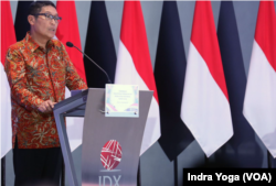 Anggota Dewan Komisioner Otoritas Jasa Keuangan (OJK), Inarno Djajadi dalam Penutupan Perdagangan Bursa Efek Indonesia Tahun 2023 pada Jumat (29/12) di Jakarta. (VOA/Indra Yoga)