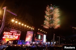 Taiwan merayakan datangnya 2024 dengan kembang api di Menara Taipei 101 di Taipei, Taiwan, 1 Januari 2024. (Foto: REUTERS/Ann Wang)